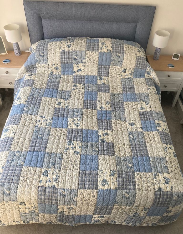Laura Ashley vintage original king size Patchwork Quilted Bedspread – Blue & White