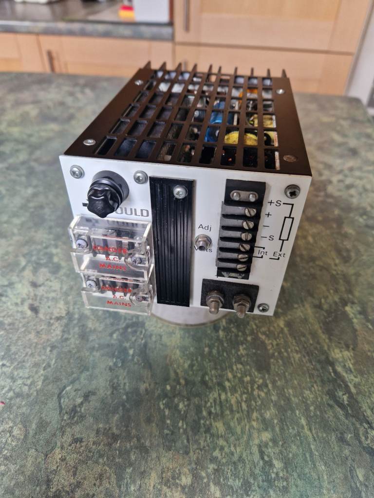 Advance (Gould) MG12-10C 12 Volt DC/10 Amp power supply - great value