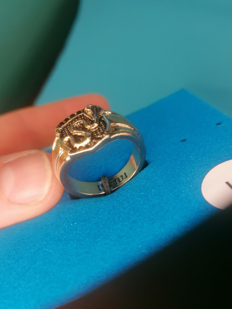BRAND NEW  Large Man's  snake ring in box.