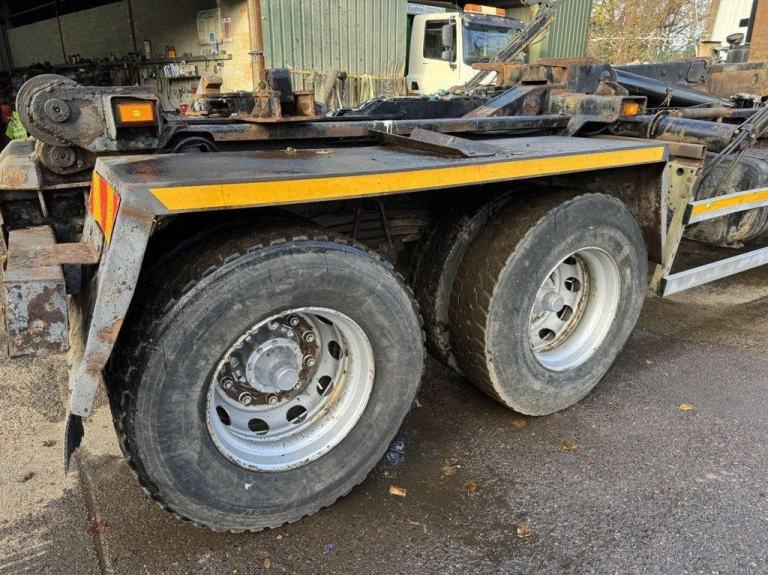 2009 SCANIA P380 8X4 HOOK LOADER