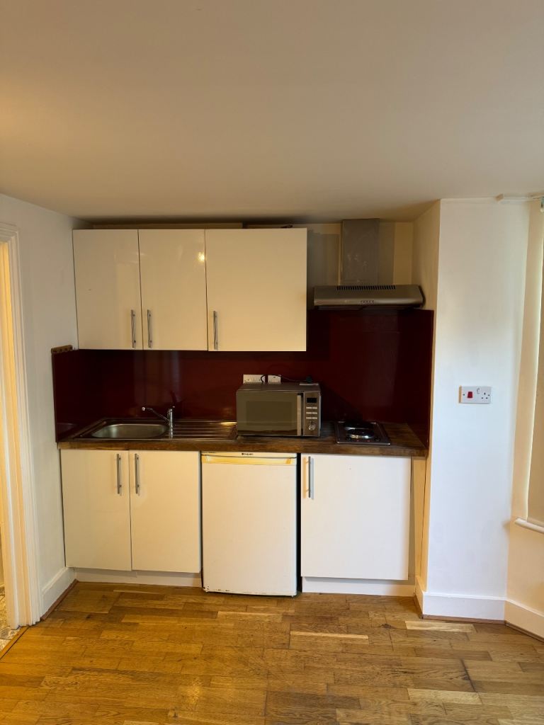 Studio Apartment - Ealing