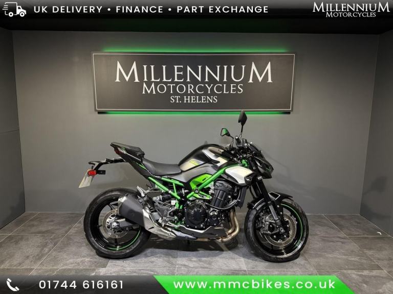 2025 KAWASAKI Z900 SUPER NAKED LOW MILEAGE