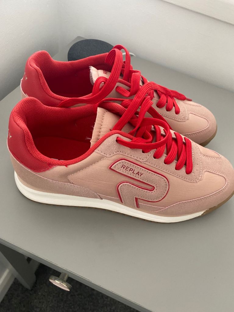 Replay trainers size 7 never worn 