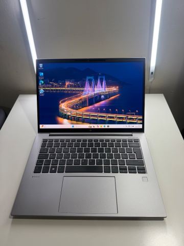 HP ZBook Firefly 14 G9 i7-1255U 16GB DDR5 512GB SSD Nvidia T550