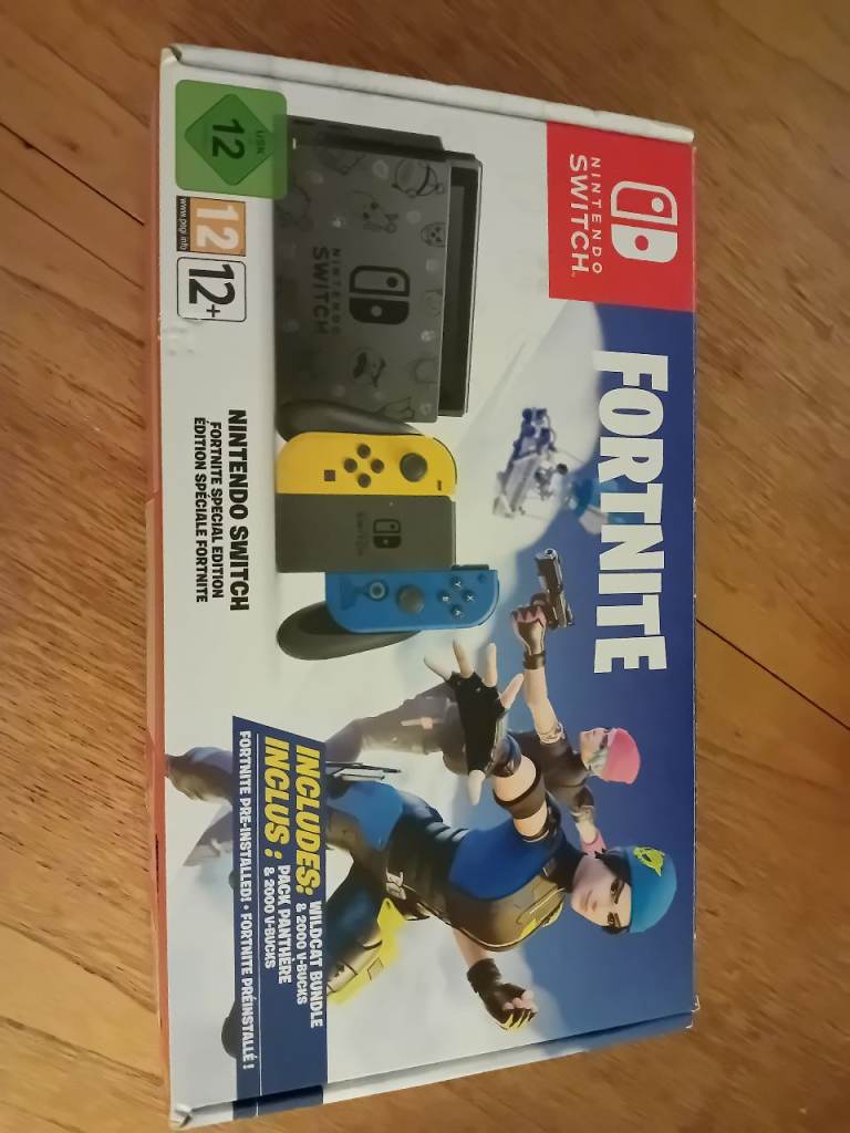 Nintendo Switch Fortnite ed with case
