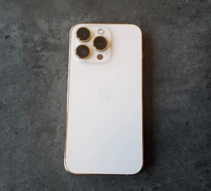 iPhone 13 Pro 512gb Unlocked and Swarovski Green Phone Case