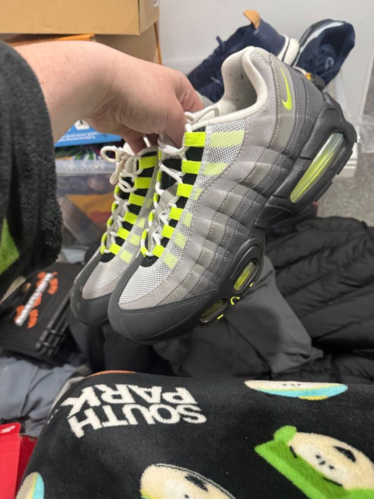 110 neons 2026