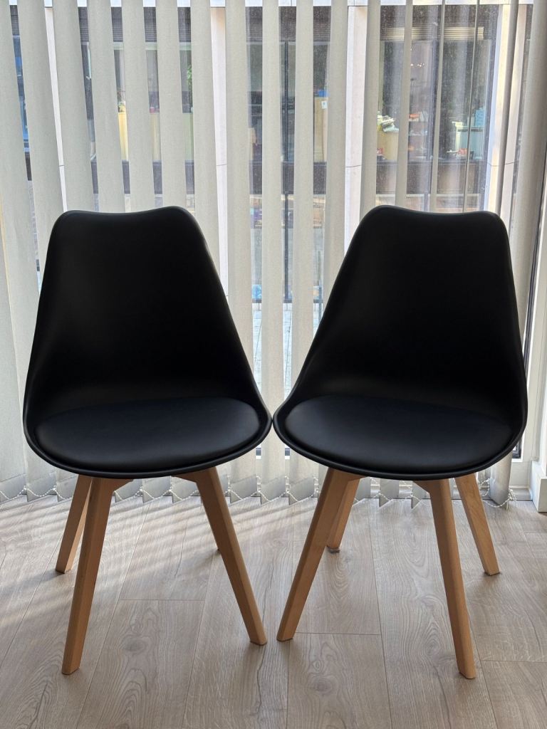 Set of two black dinning chairs