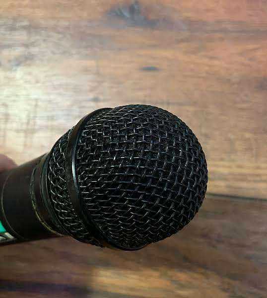 AKG WMS 40 Wireless Microphone System – Good Condition