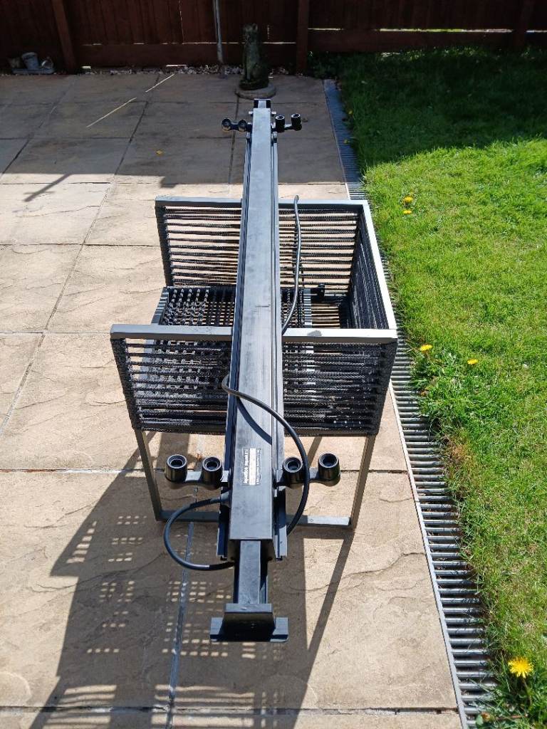 iquatics fish tank lighting bar.