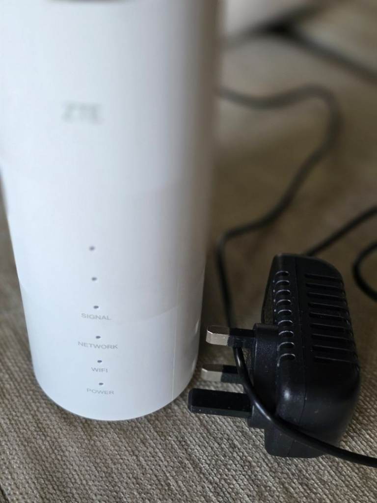 ZTE MC801A 5G Hub Router – White, Good Condition