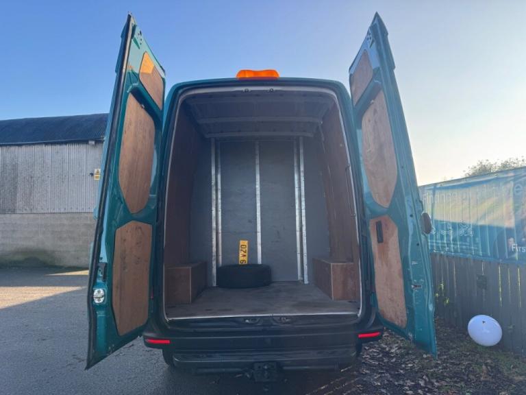  Mercedes-Benz Sprinter SPRINTER 2.1L 314CDI 3.5t H2 L2 RWD WINDOW COMBI CREW