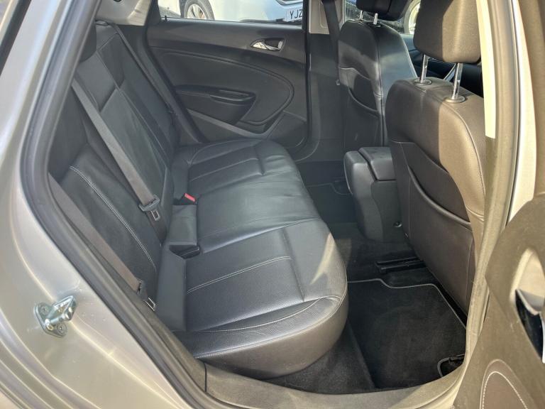 2013 Vauxhall Astra 2.0 CDTI ELITE Hatchback Diesel Manual