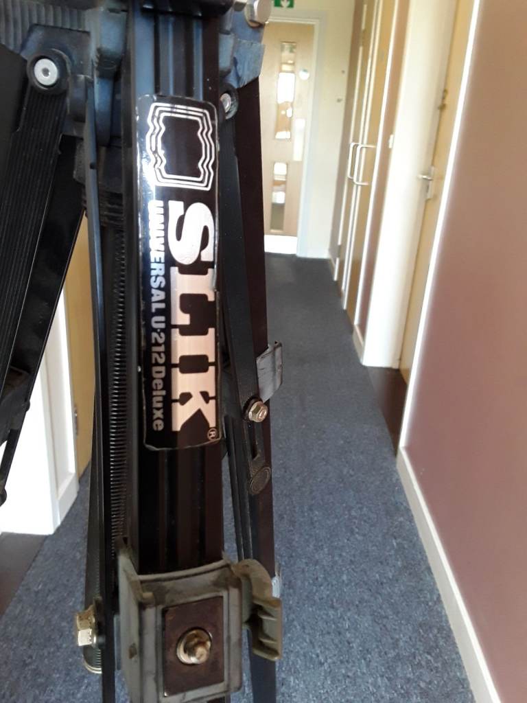 Slik Universal U212 Deluxe tripod