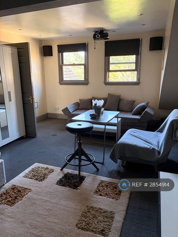 Studio flat in Madeley Road, London, W5 (#2854914)
