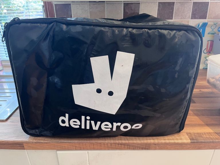Deliveroo Insulated Food Delivery Bag ideal for large pizzas – Good Condition