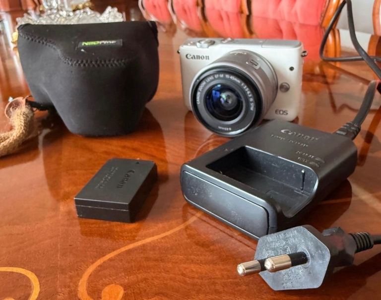 Canon EOS M10 Mirrorless White Camera 18MP W EF-M 15-45mm Lens - Good Condition