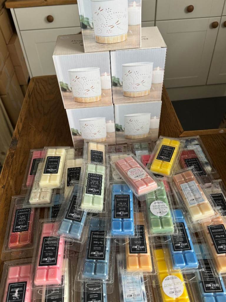 Joblot Little Wax Melts Over 75 Melts and 5 Burners