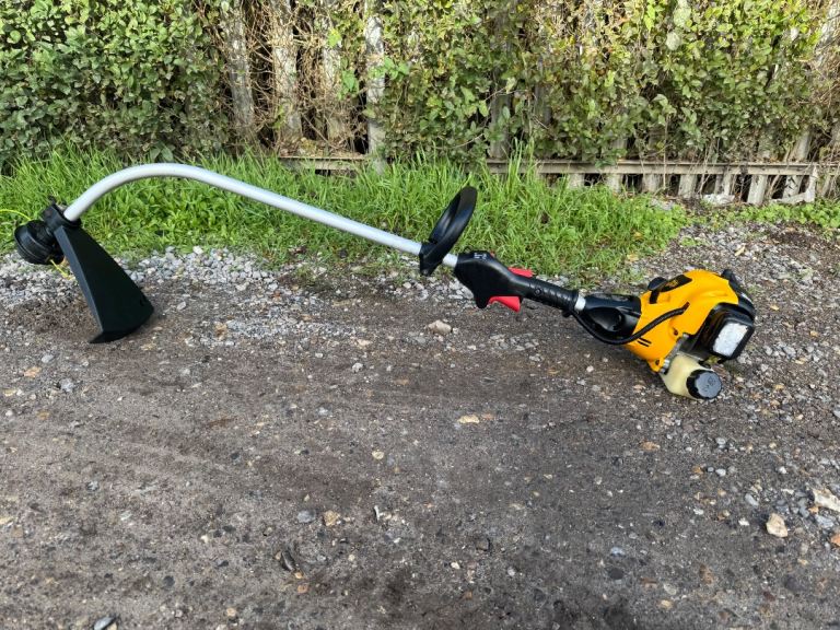 JCB petrol strimmer good working order 