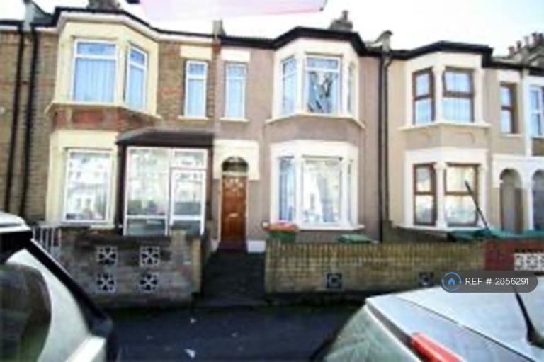 2 bedroom flat in Elizabeth Road, London, E6 (2 bed) (#2856291)