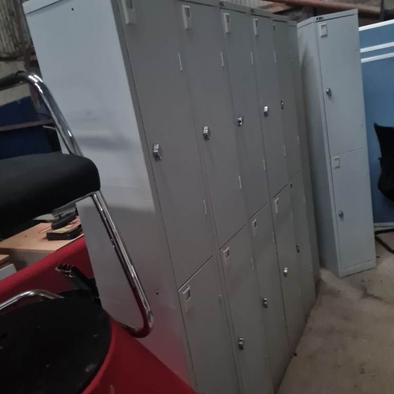 Metal double door lockers 