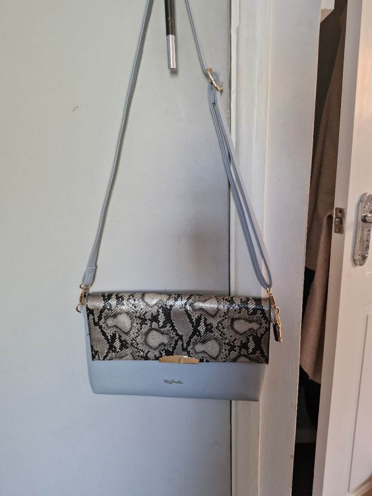 Stylish Grey Snake Print Shoulder Bag