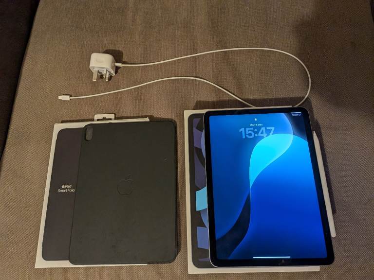 iPad Air 4th Generation 64GB with Apple Pencil (2nd gen) and Apple Smart Folio Case