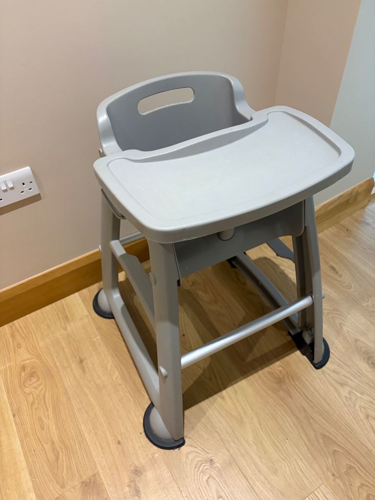 Rubbermaid Sturdy High Chair – Grey, Good Condition