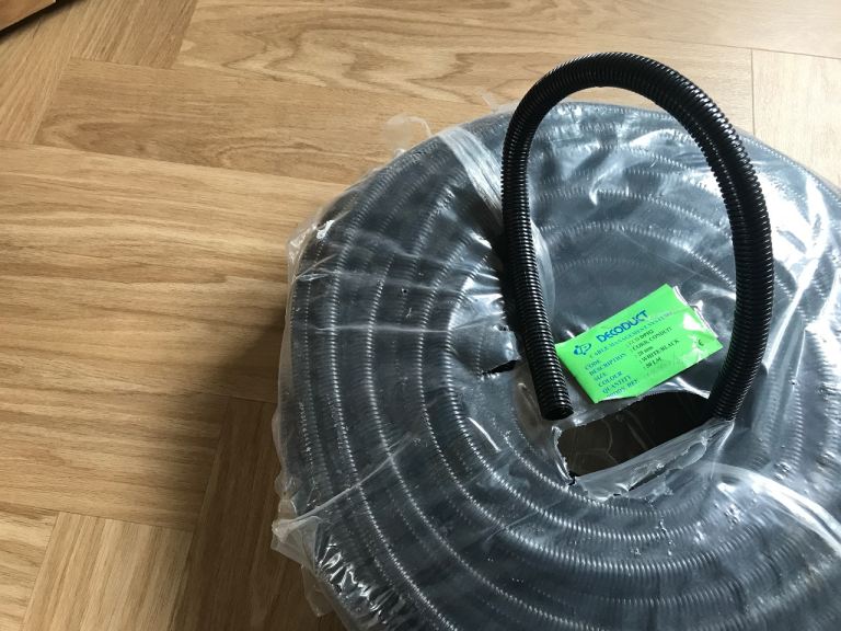 DECODUCT 50m Roll of 20mm Black Plastic Ducting - New