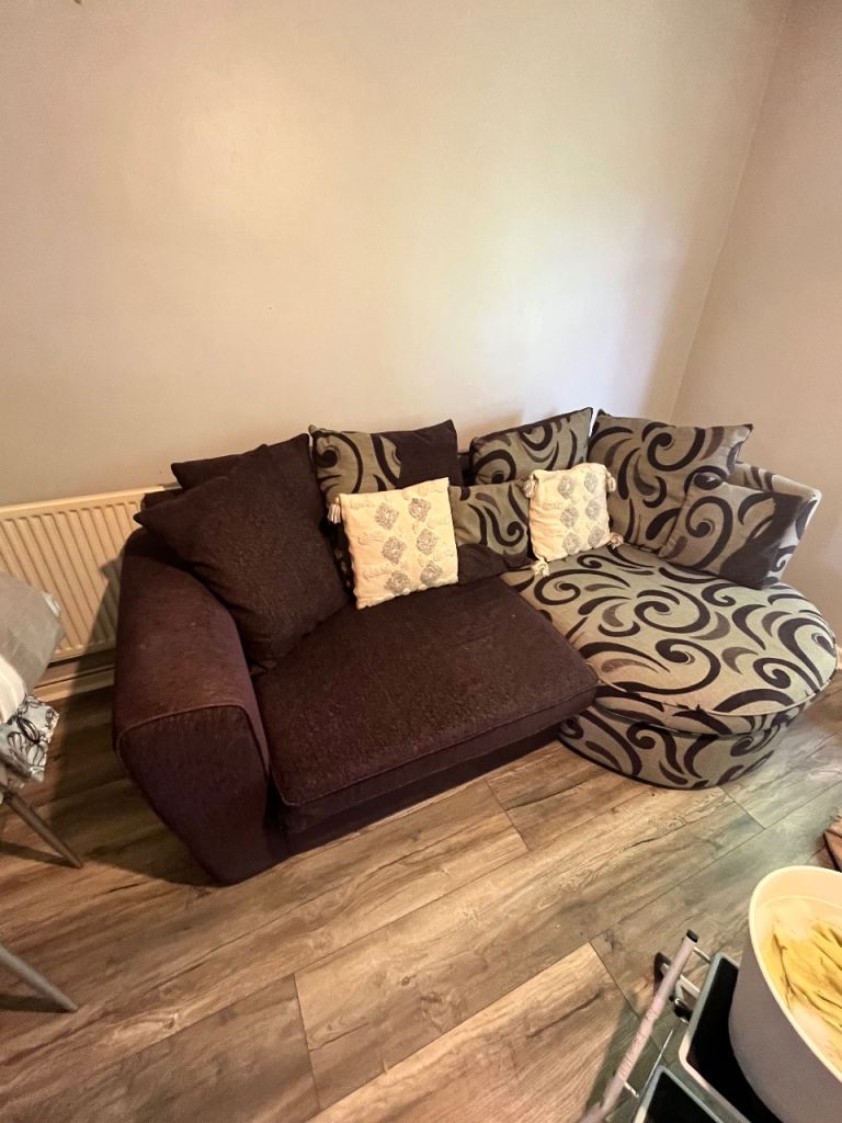 Large purple Fabric Corner Sofa with Swivel Chair – Good Condition