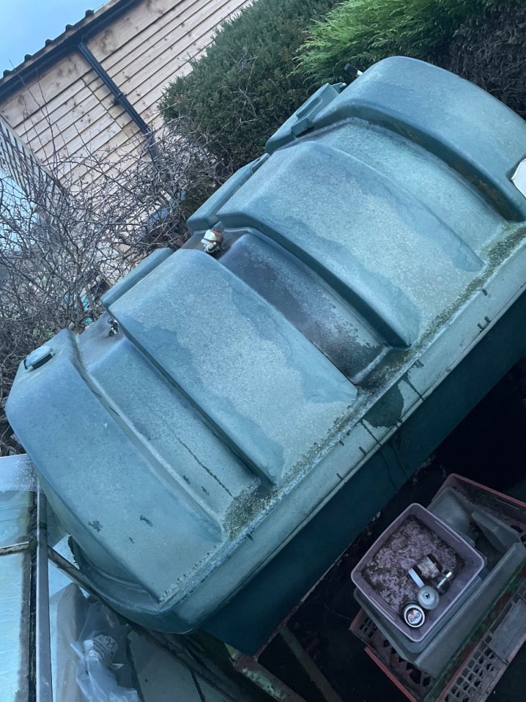 Oil tank with oil - FREE