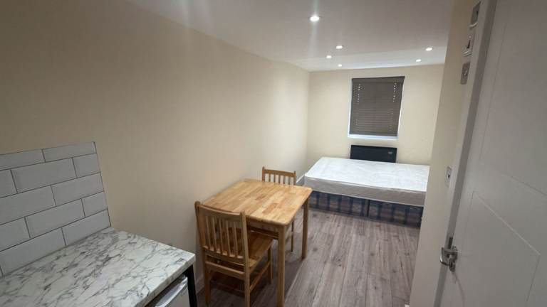 BENEFITS ACCEPTED - Studio Flat Available in Stamford Hill Hackney N16