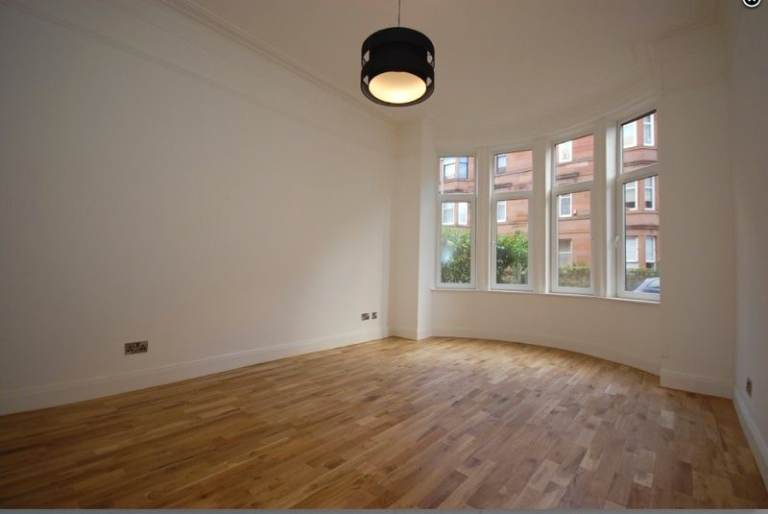 Immaculate 2 Bedroom Ground Floor Flat in Prime Shawlands Location
