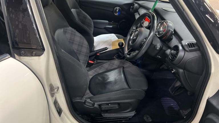 2015 MINI Hatch 1.5 Cooper 5dr HATCHBACK PETROL Manual