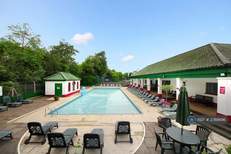 2 bedroom flat in Ealing Village, London, W5 (2 bed) (#2788696)