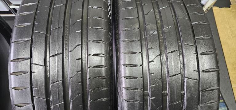 255 35 21   2 x tyres Continental Sport Contact 7
