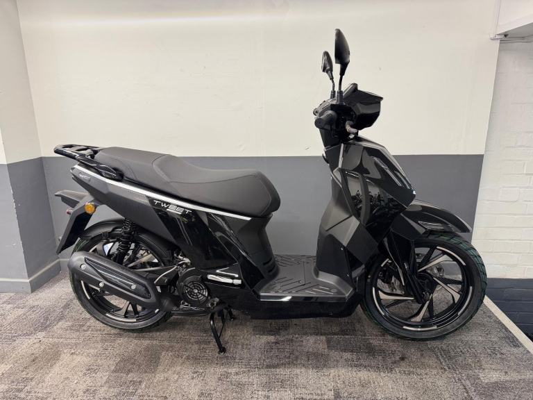 BRAND NEW 2025 PEUGEOT TWEET 125 SCOOTER LEARNER LEGAL MOPED DELIVERY