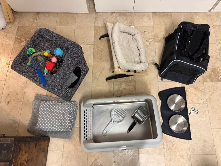 Complete Cat / Kitten Starter Bundle – carrier, litter tray, beds, bowls, toys
