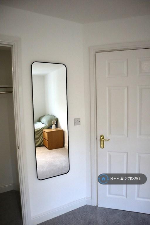 2 bedroom flat in Hadfield Close, Manchester, M14 (2 bed) (#2711380)