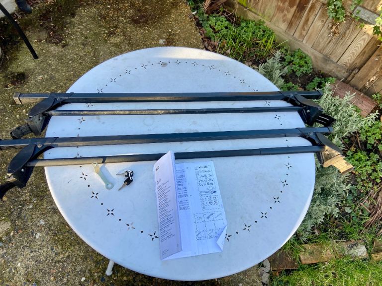 Cruz roof bars for car with gutters less than 115 cms apart.