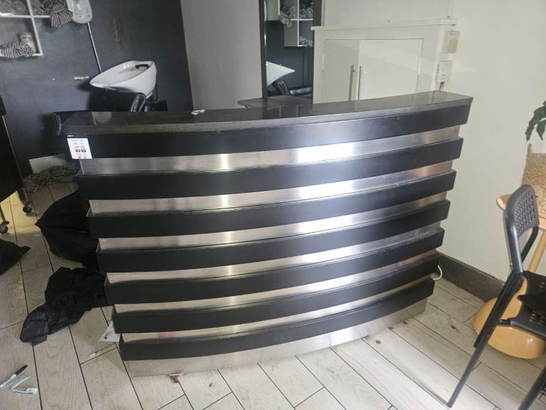 Full barbers/hairdressers kit out 