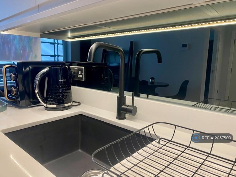 2 bedroom flat in New Bridge House, Chelmsford, CM2 (2 bed) (#2057503)