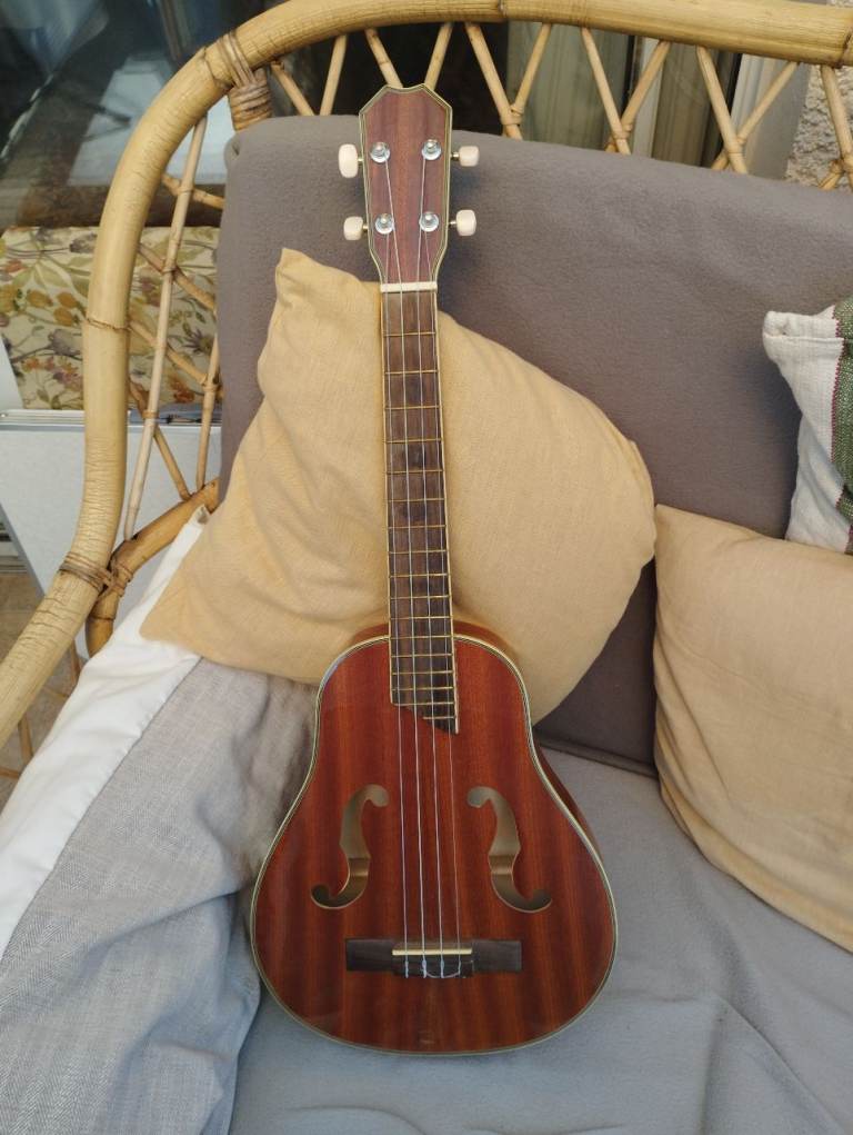 Tenor Ukulele 