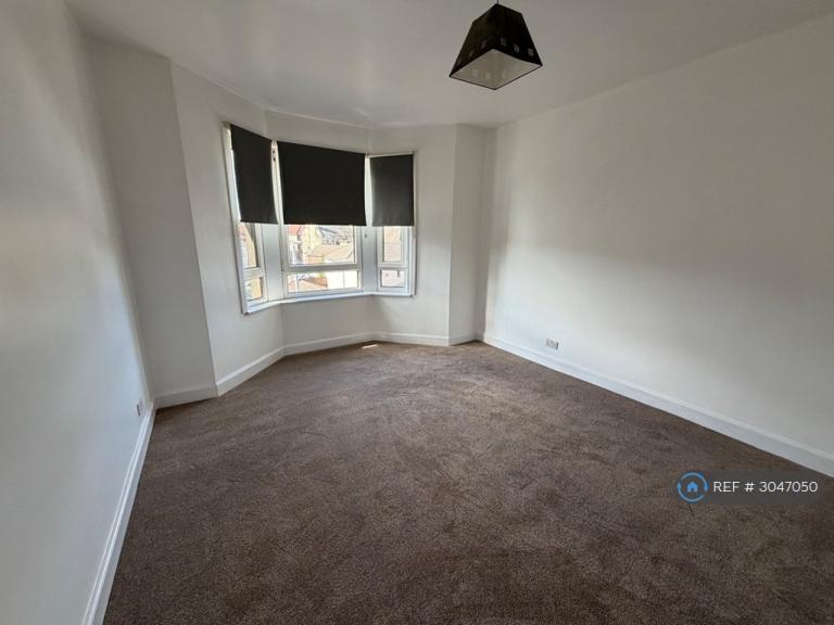 1 bedroom flat in Maxwellton Street, Paisley, PA1 (1 bed) (#3047050)