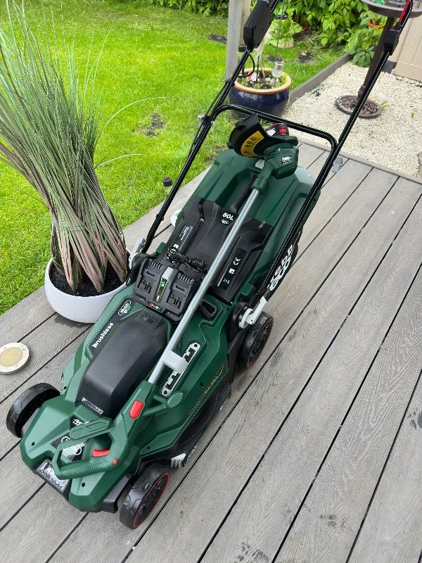 Webb 40v lawnmower and strimmer