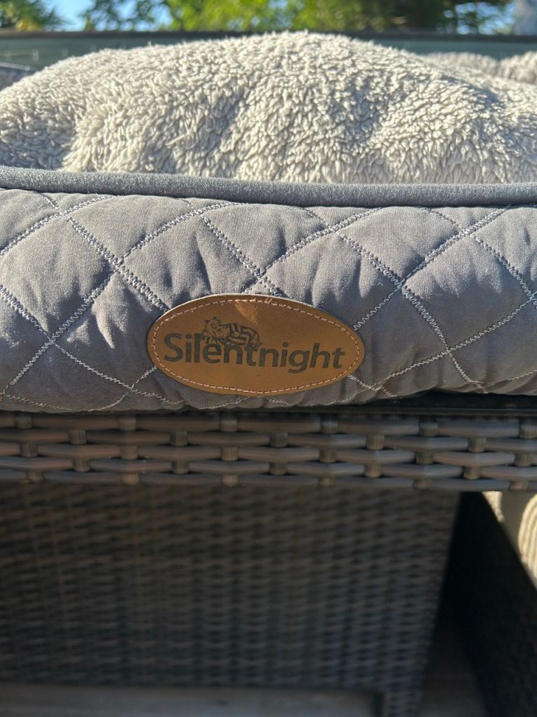 Silent Night Dog/Cat Bed