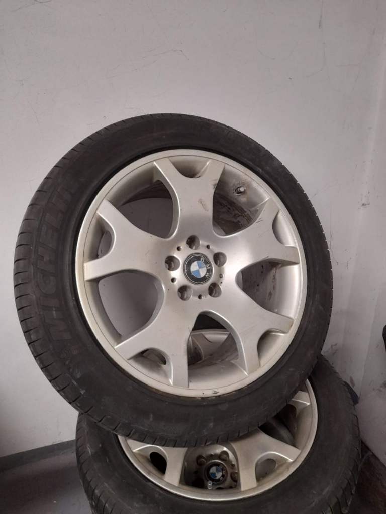 4 x BMW Wheels with tyres