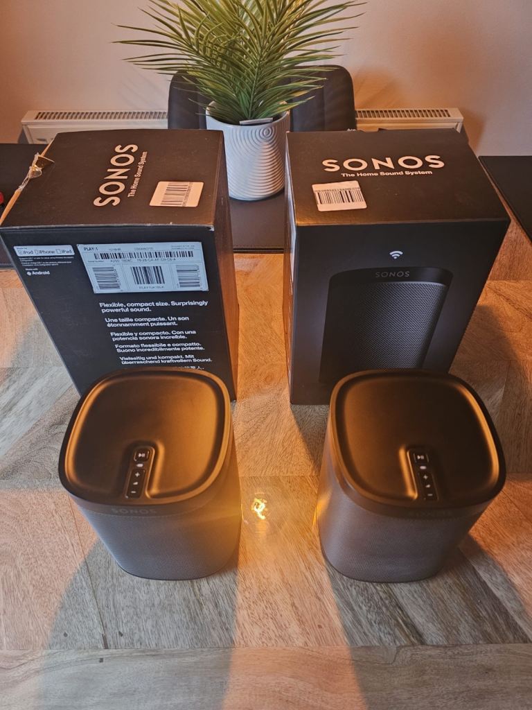 Pair of Sonos Play 1