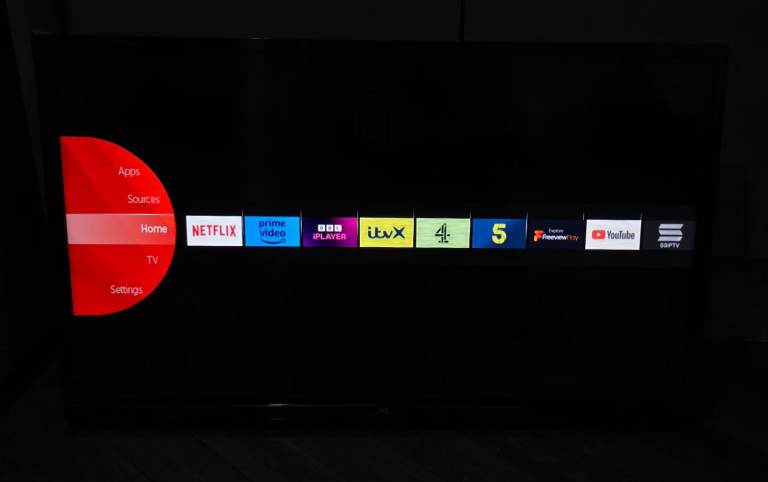 Smart TV JVC 32 inch Fully Working order  NO STAND  