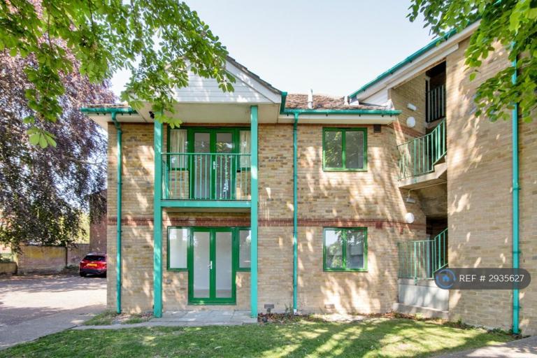 2 bedroom flat in Ellerslie Court, Gravesend, DA12 (2 bed) (#2935627)